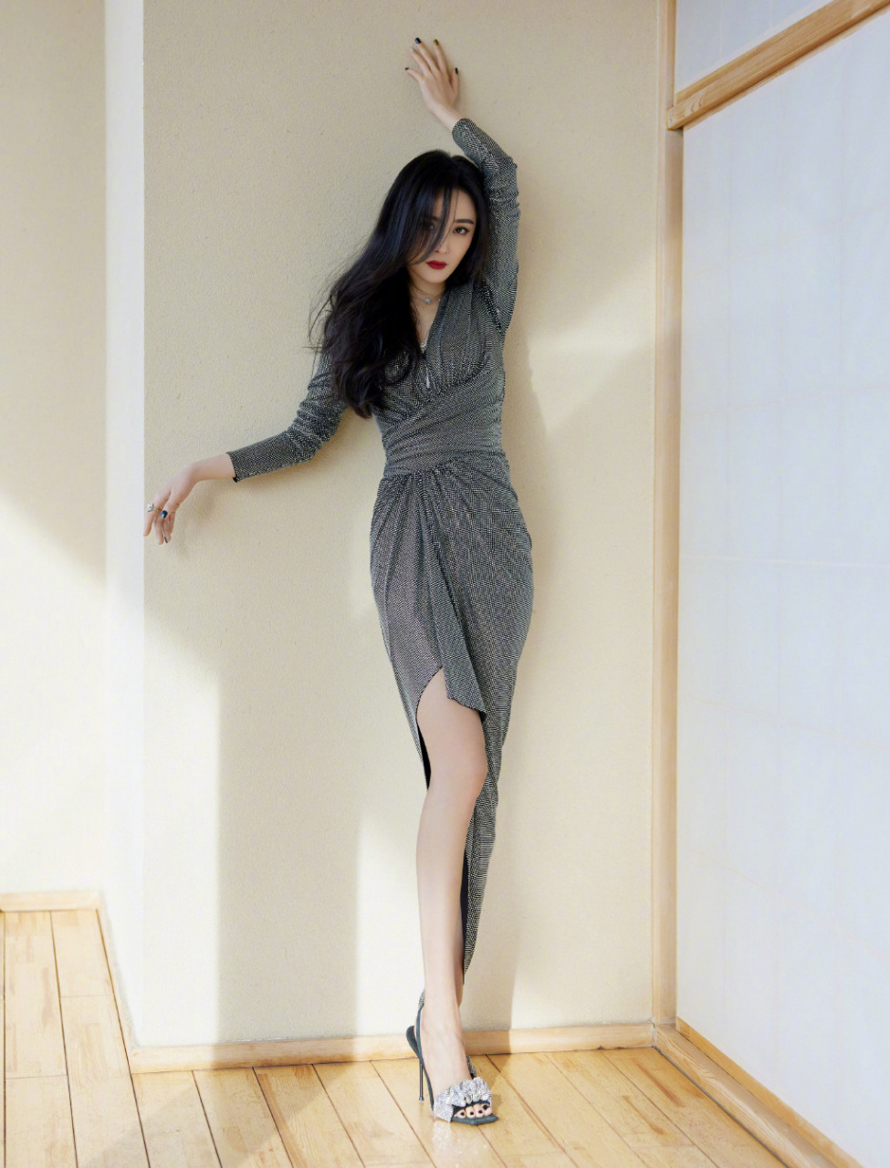 杨幂说一直想尝试不完美性格角色今天的vogue晚宴