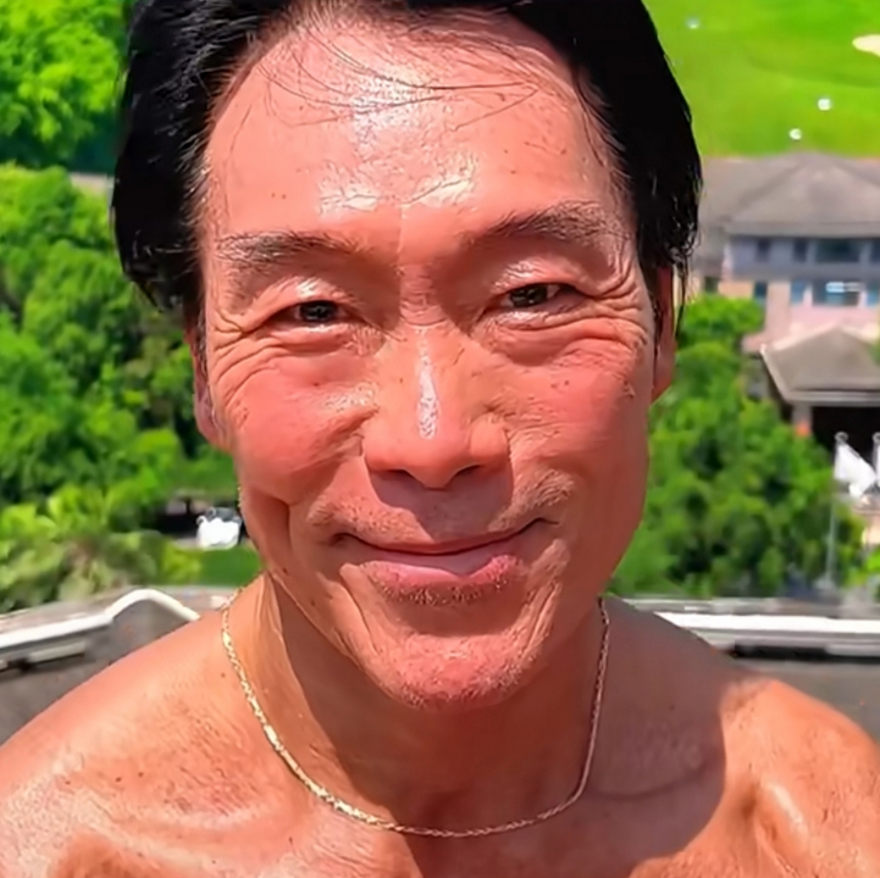 杜德伟才61岁,怎么这么老了呢?