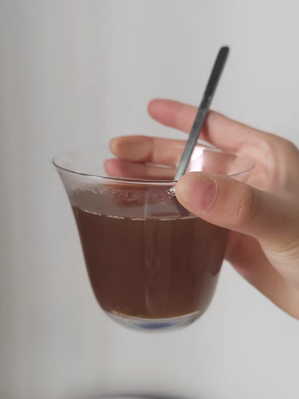 收到红糖就逼不及待的泡了杯水,放了块红糖,美滋滋的喝起了红糖水