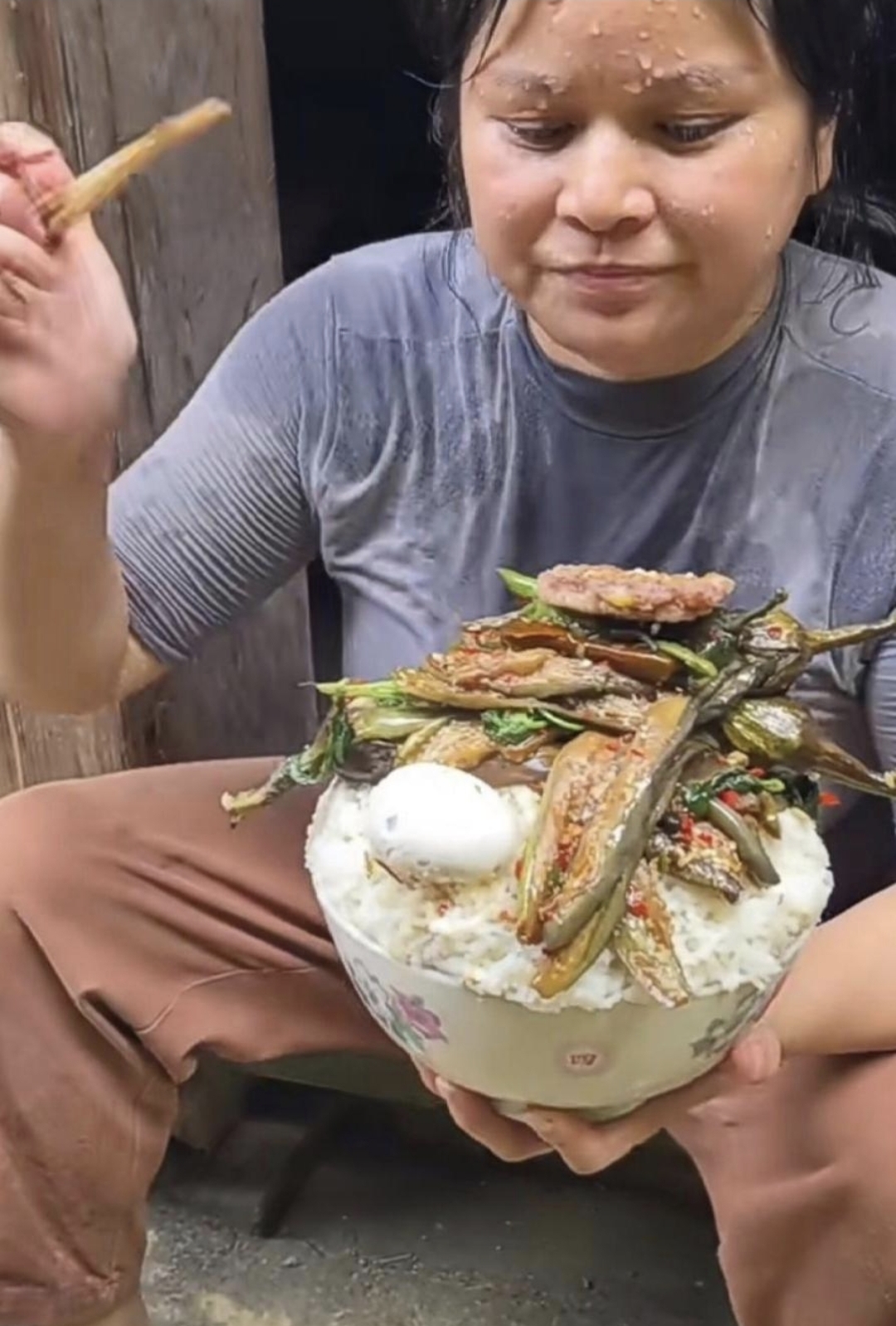 真不知该拿什么言语来描述这吃饭的架势!