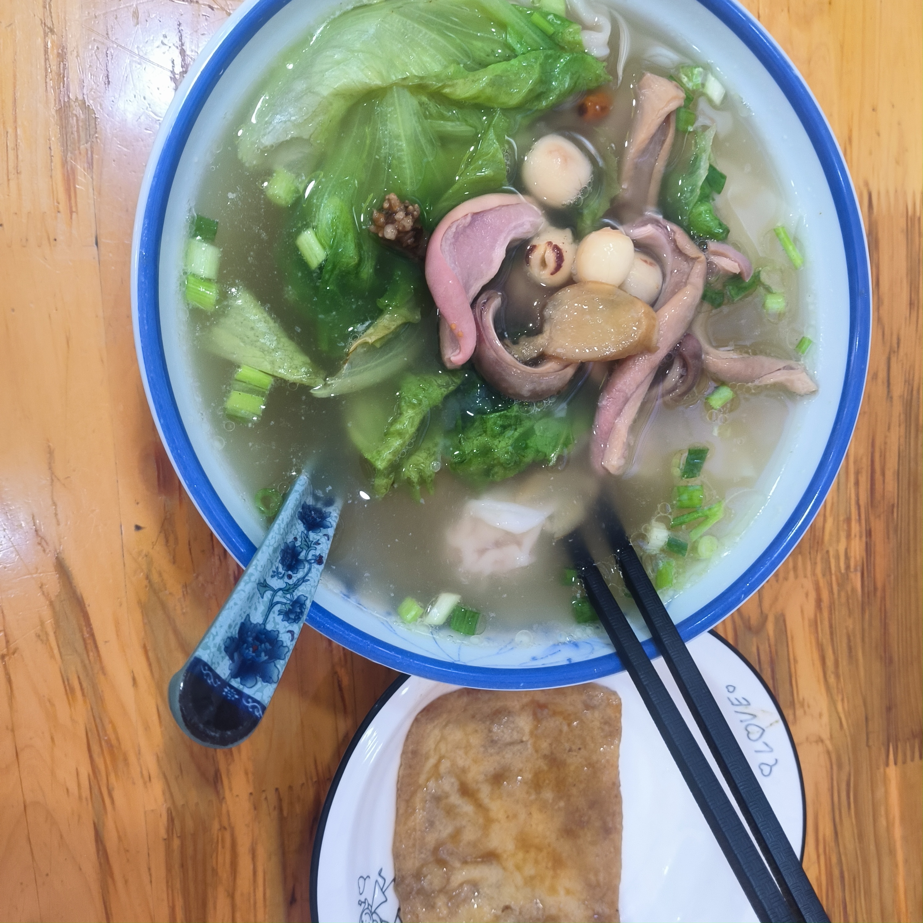 沙县小吃的猪肚馄饨和豆腐干