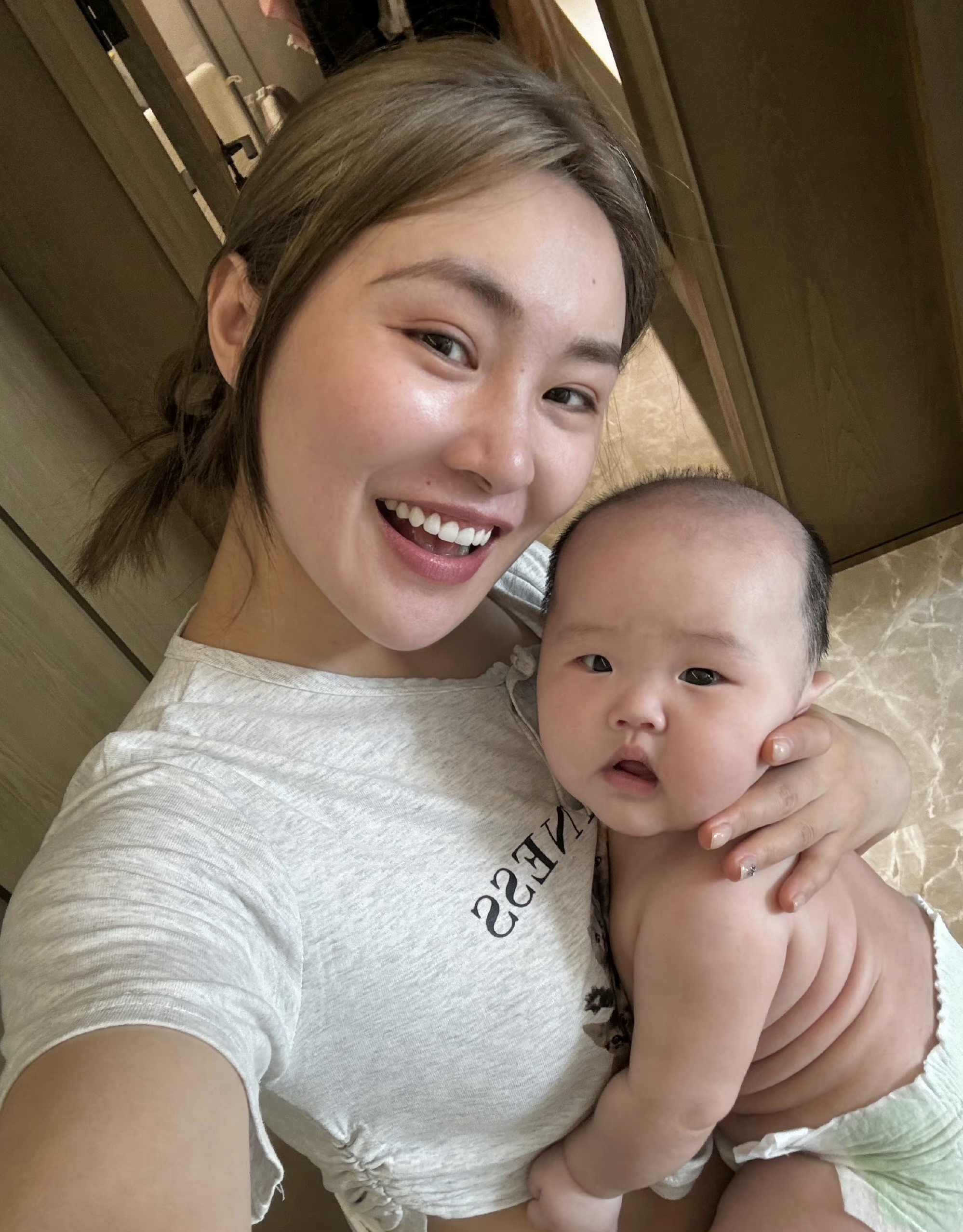 大王产后还没有几个月,通过健身运动,体重从150多斤