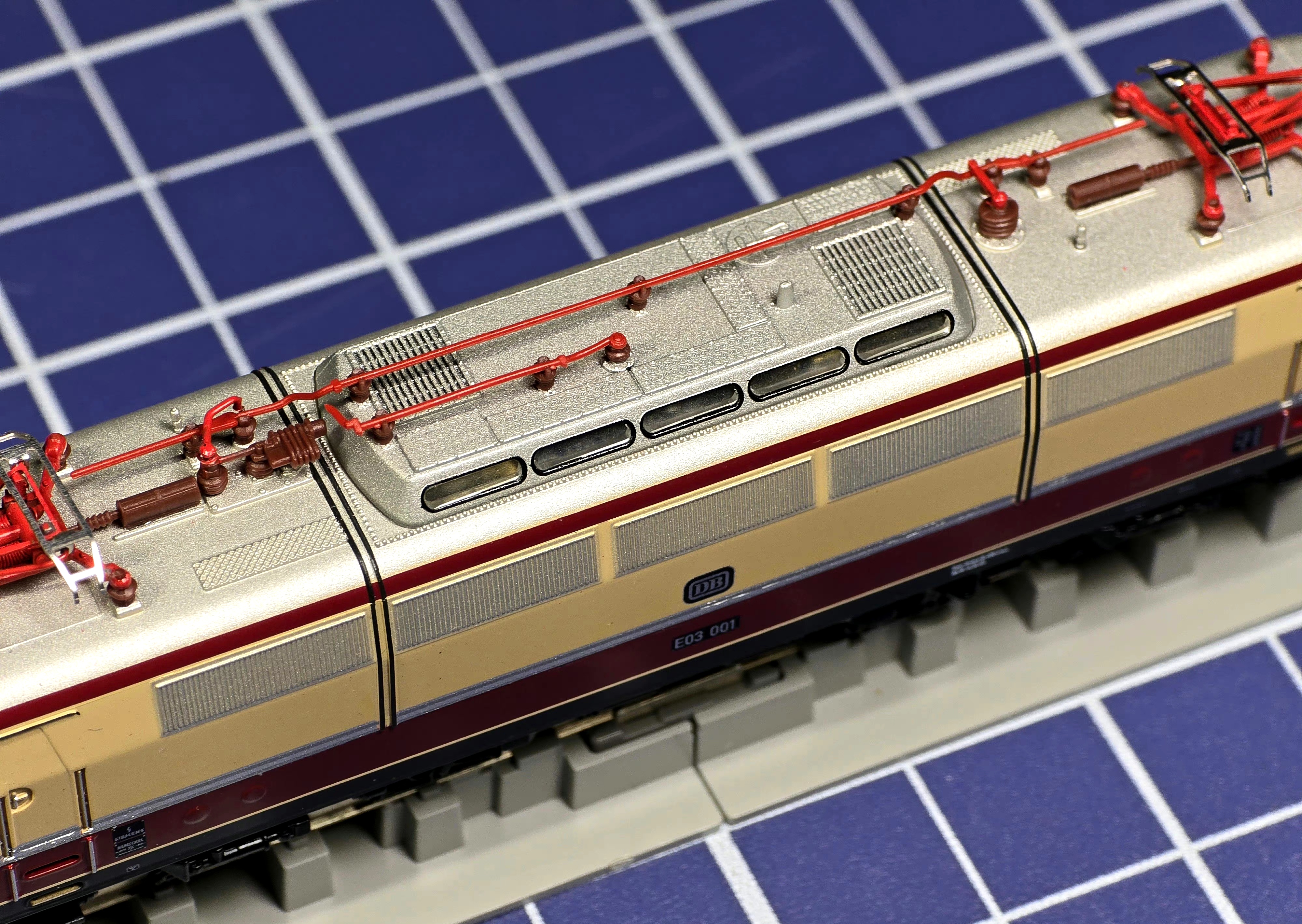 模型欣赏:模型师"平静姨夫"制作的e03/br103电力机车,它是最强德铁