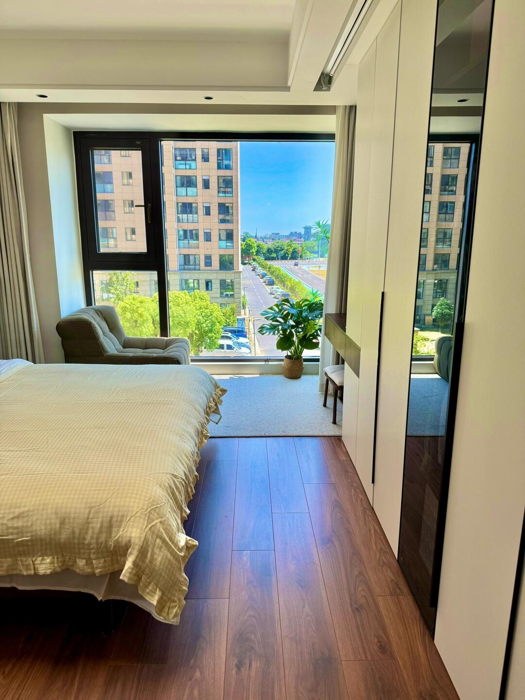 卧室能有什么副作用呢 我觉得是真的没有 每天可以躺在床上或者窗边看