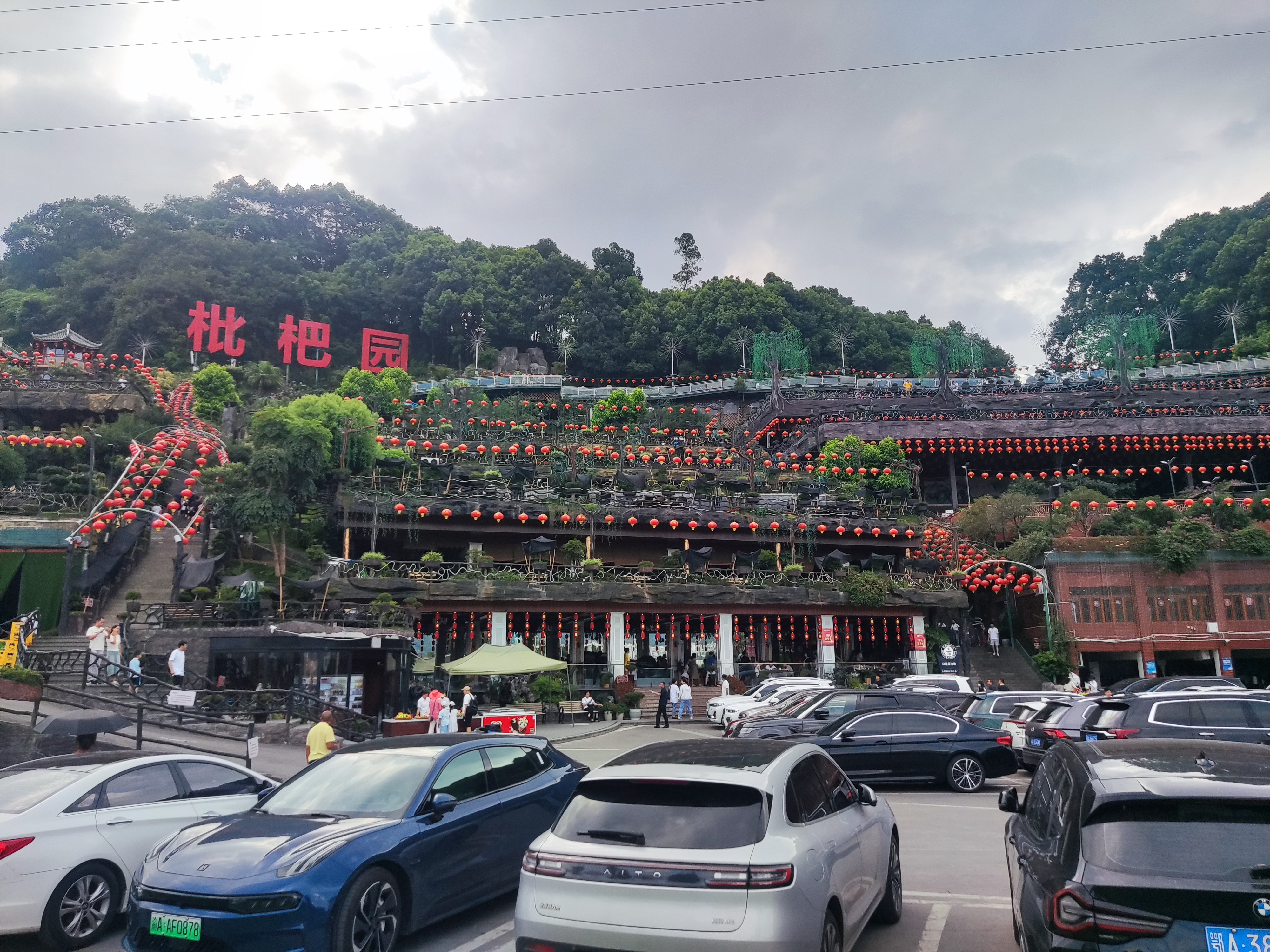 重庆南山大型火锅店,规模巨大叹为观止,环境优美成网红