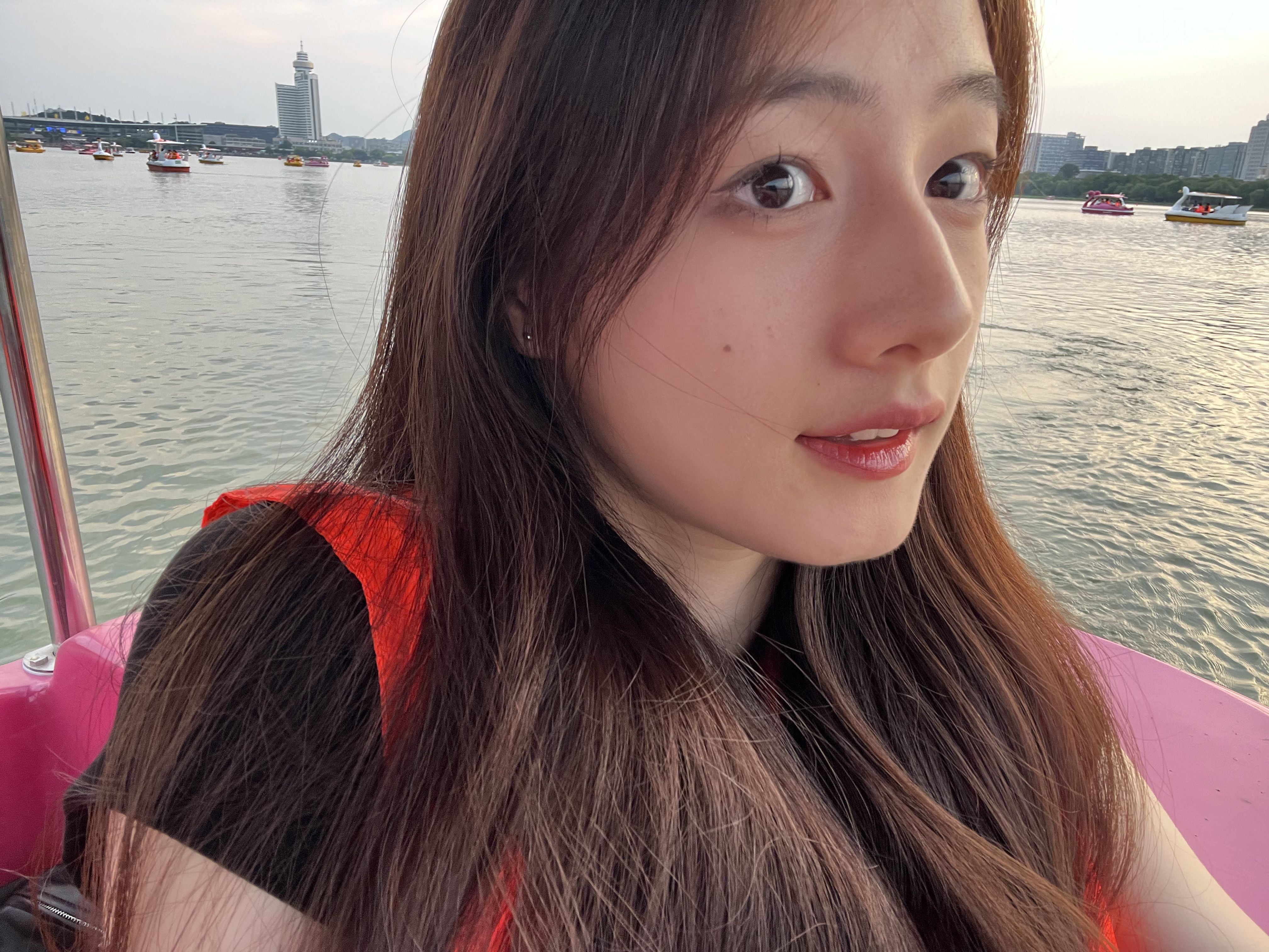 小的时候,我真的觉得我妈挺俗气,挺斤斤计较的