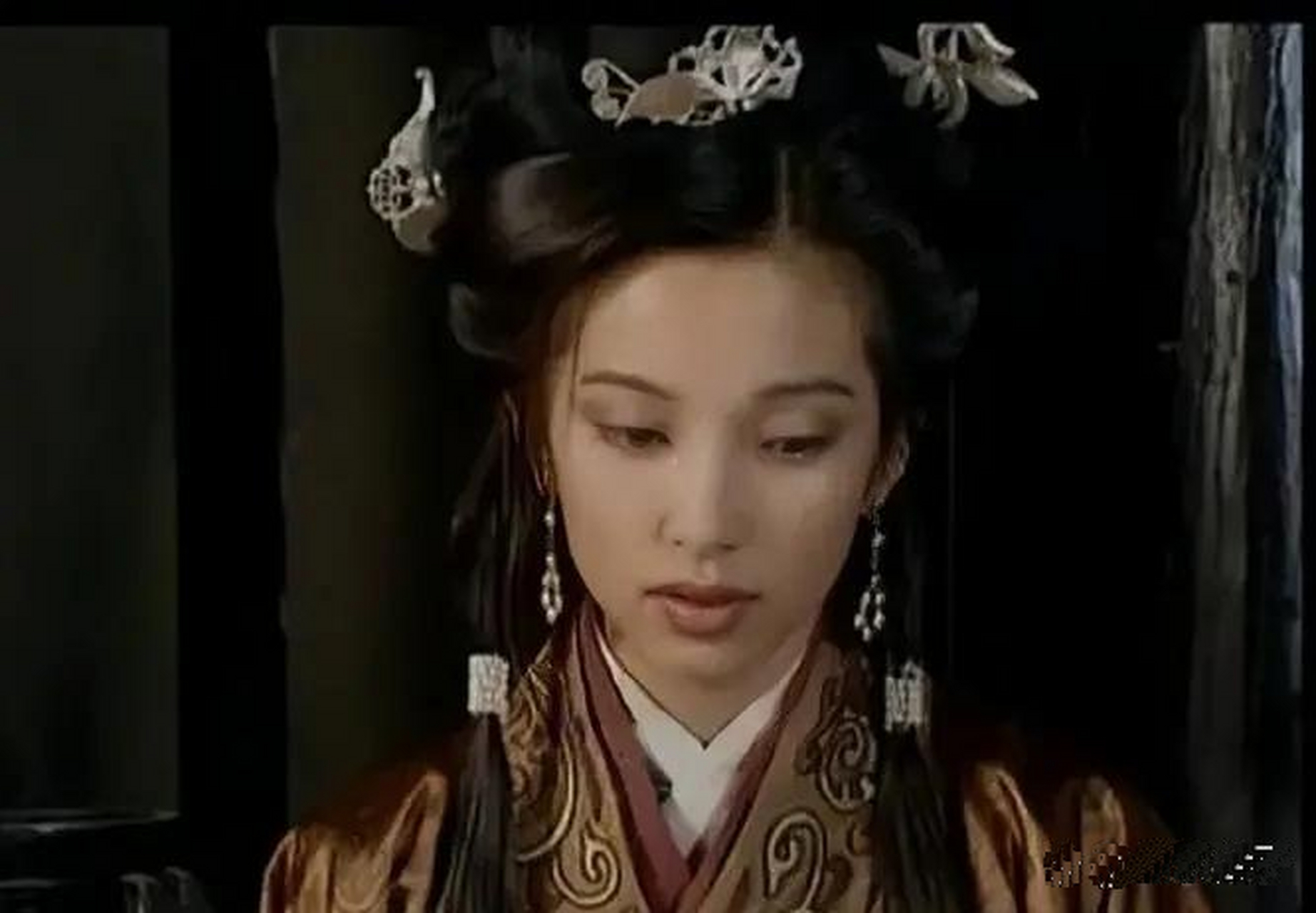 2000年电视剧《大明宫词》中,李冰冰饰演的安乐公主定妆照!