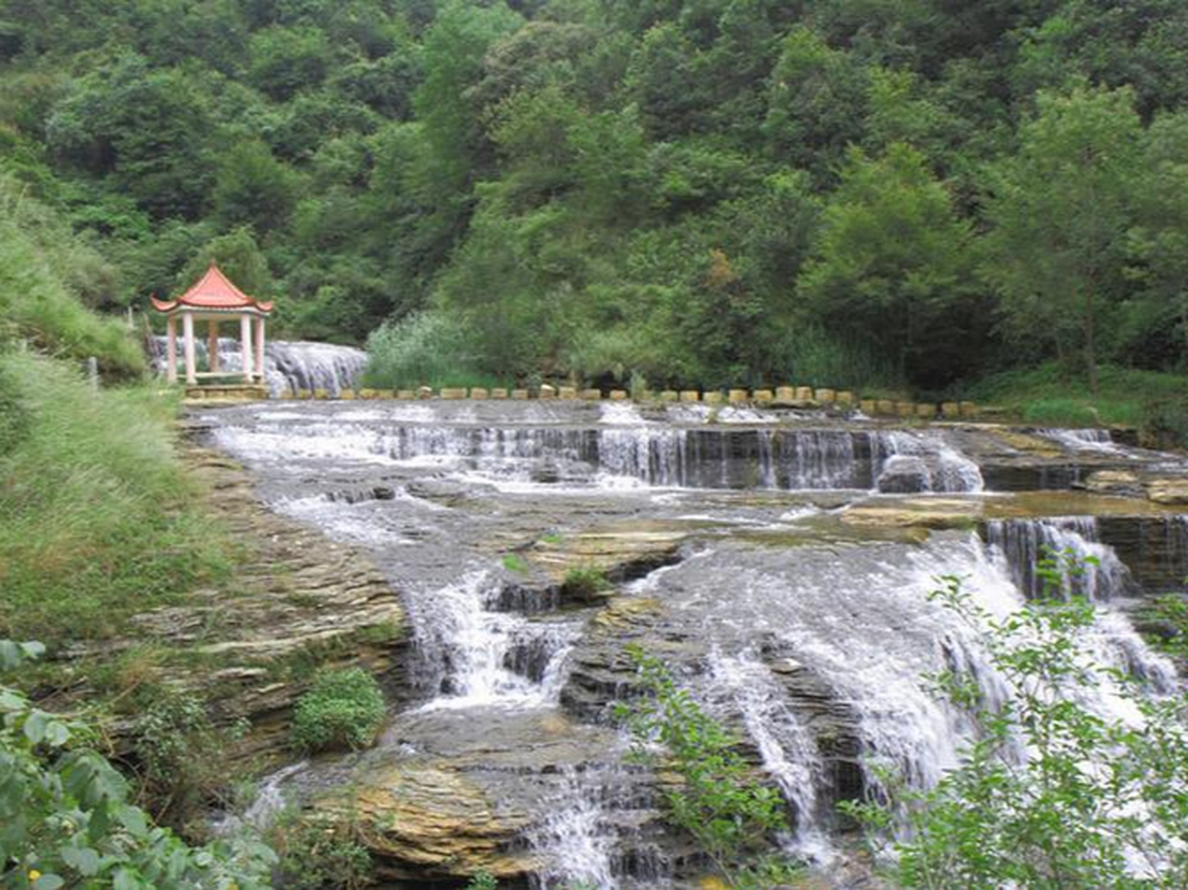 夏日闪光旅行家#内江石板河:是一个集峡谷,瀑布,溶洞于一体的自然
