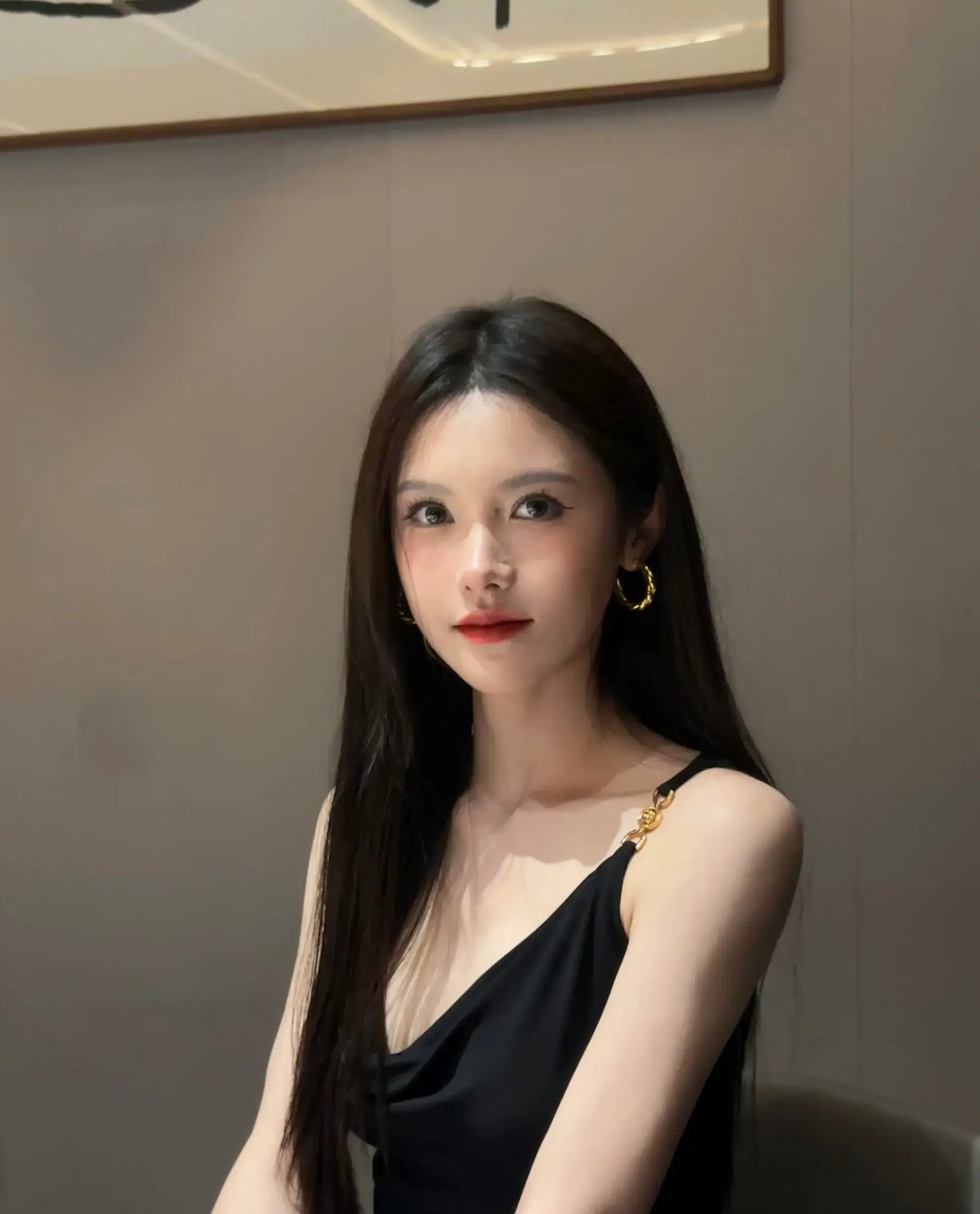 小杨哥老婆旧照被扒穷时像村姑有钱后换了一个人