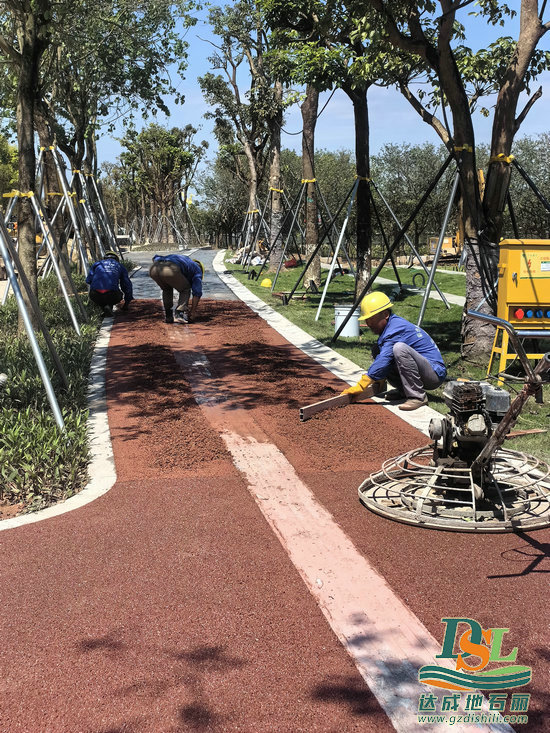 彩色透水混凝土路面施工步骤分享!