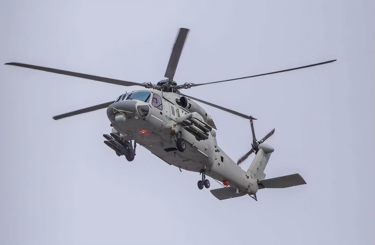 直20战术通用直升机武装型号装备,能装16枚导弹,火力猛烈