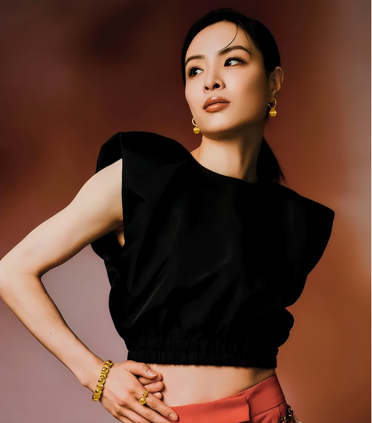 跳水女王也无奈!吴敏霞女儿无缘赛场,霍启刚式跟风,评论区狂欢