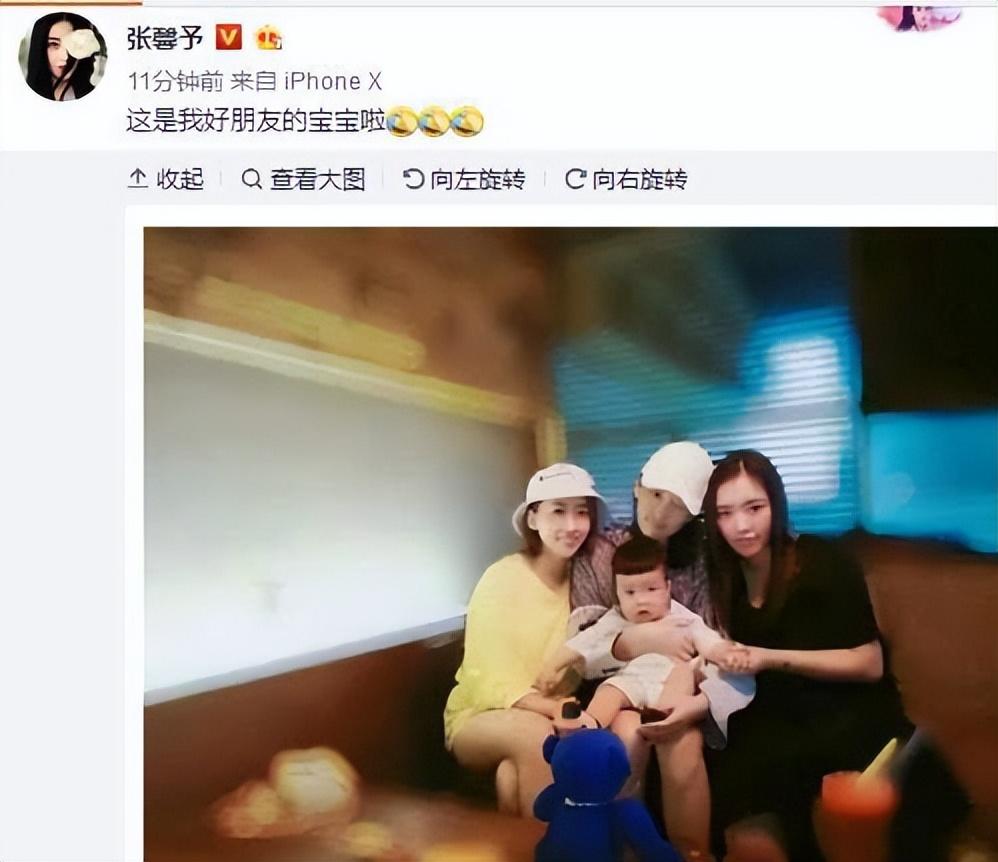 张馨予一家三口罕同框,何捷亲自教5岁女儿游泳,对妻女都好宠溺