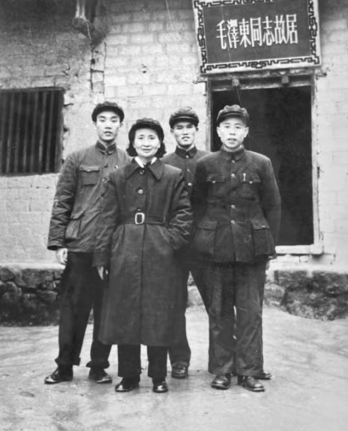 她是新中国首任监察部部长,49年弹劾老乡黄永胜,获称"女包公"