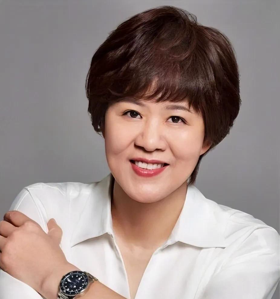 女儿:白浪,32岁,身高189cm,毕业于美国斯坦福大学,美国女子排球辕动