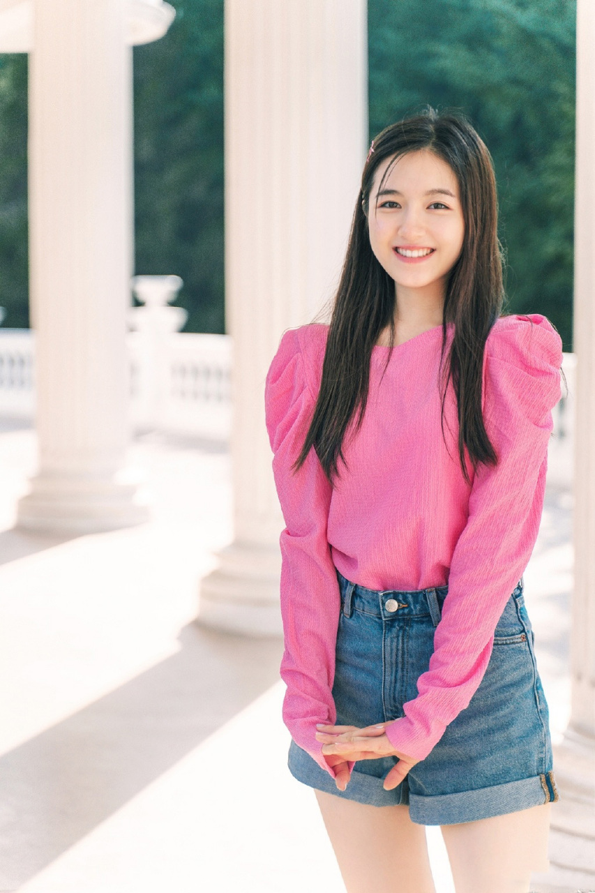李兰迪甜美上线,青春靓丽的造型,少女感十足.