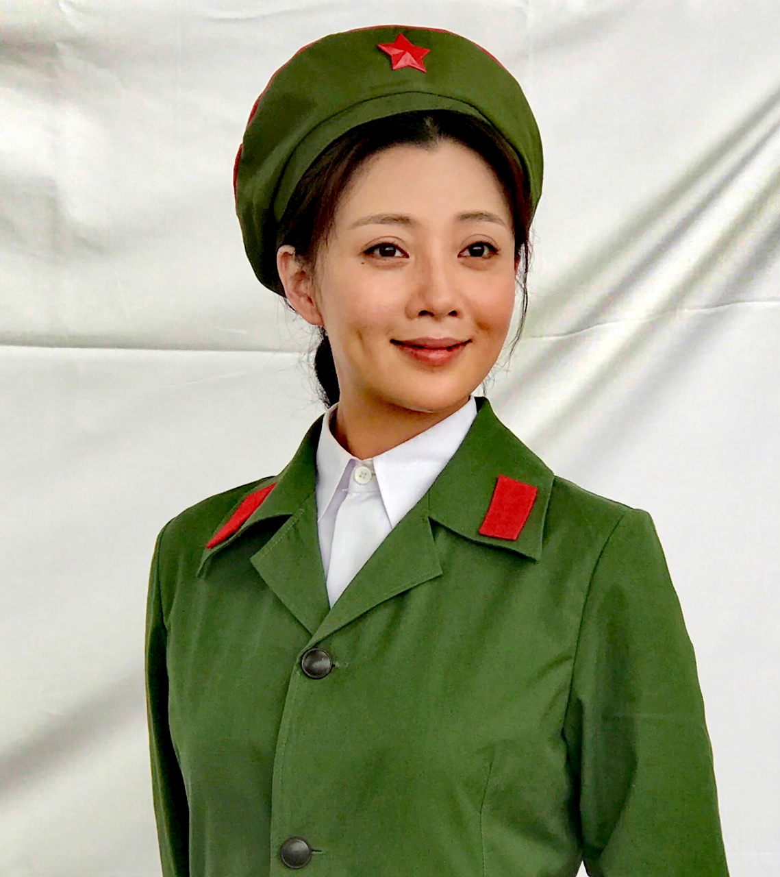 殷桃《幸福像花儿一样》剧照,好甜美,好可爱的军旅形象!