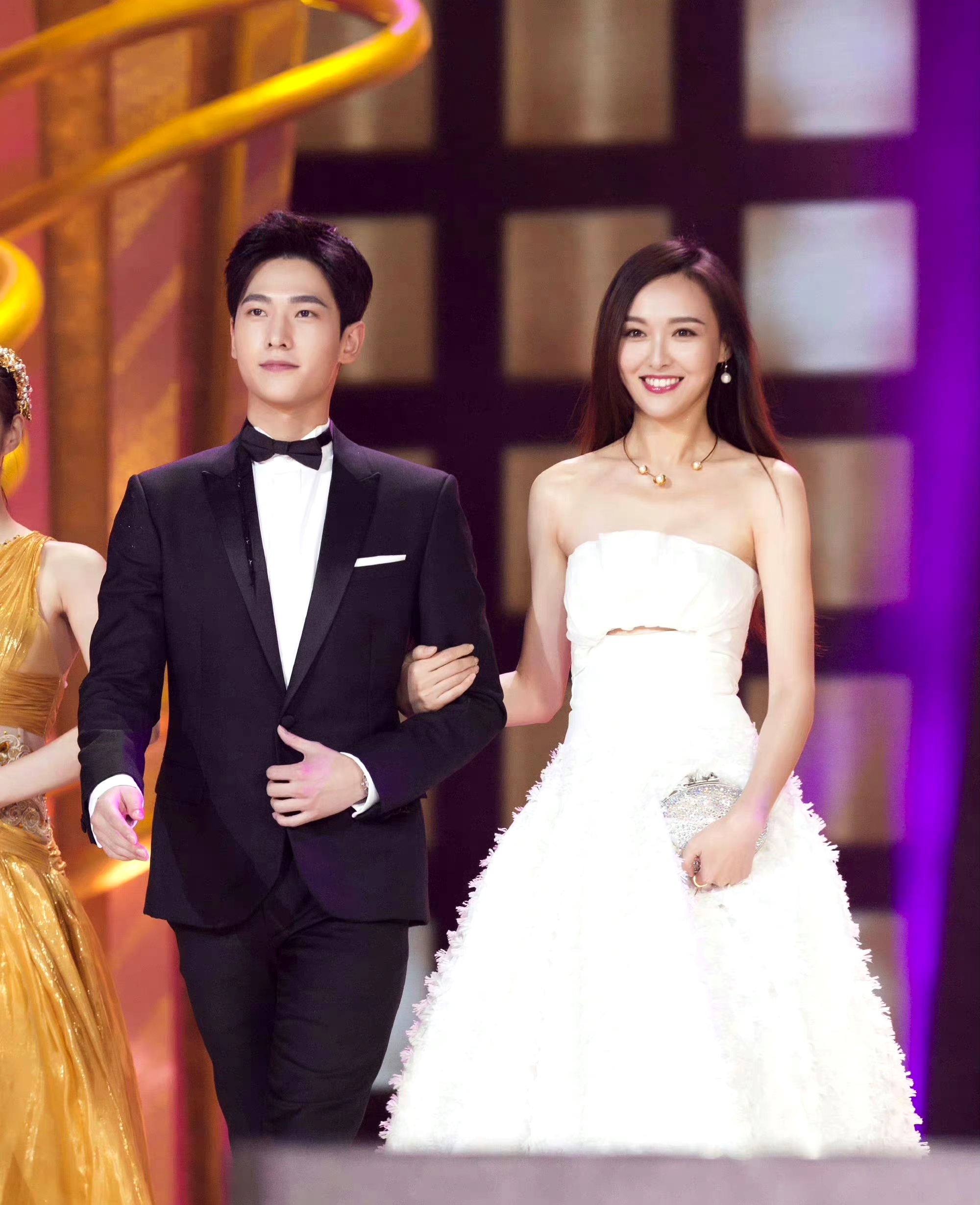 杨洋唐嫣同框好养眼