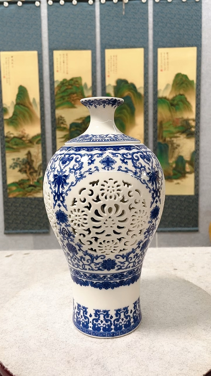 镂空青花鱼尾瓶,瓷器之美