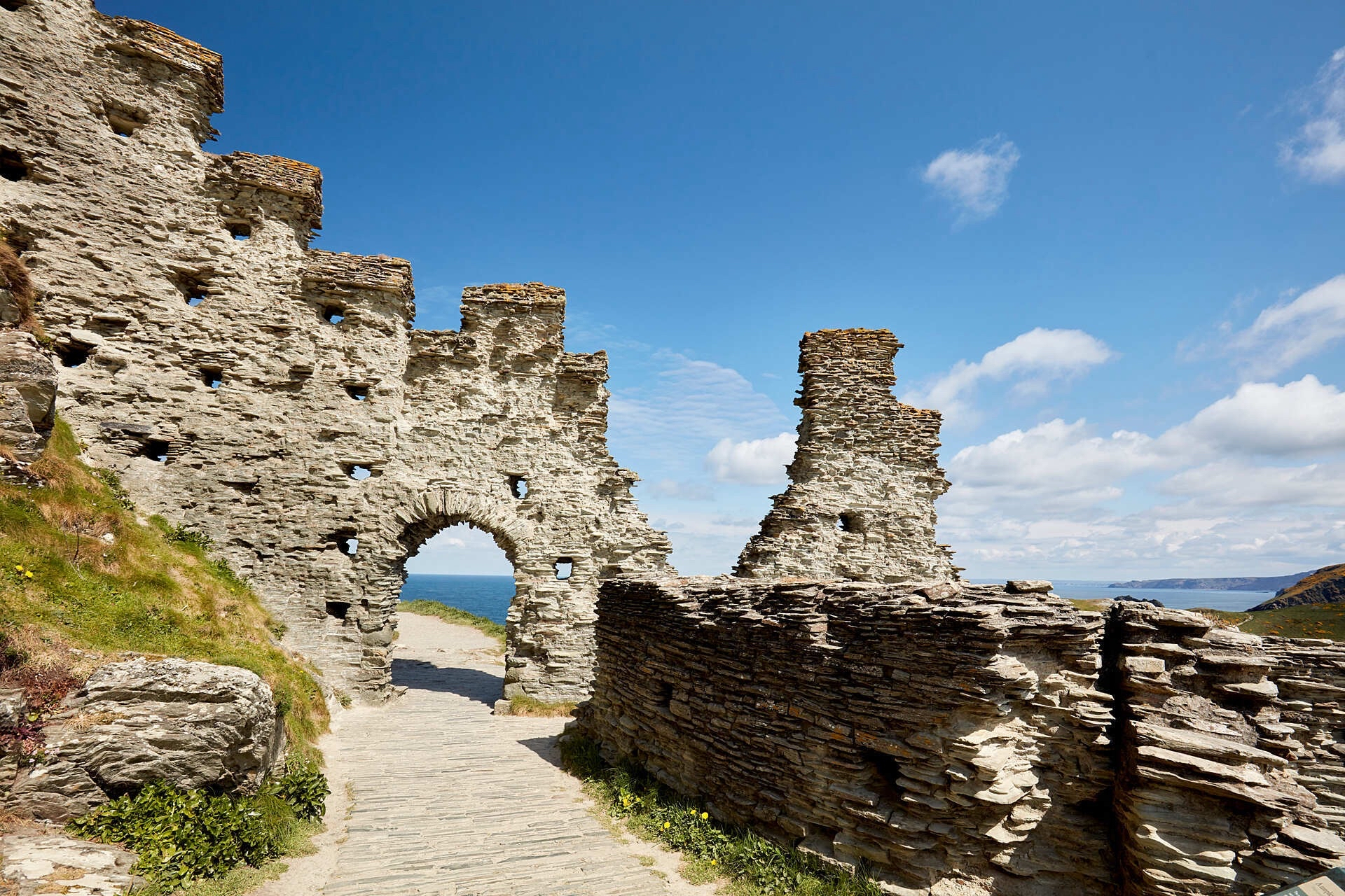 海外文旅# [温暖]关于#廷塔杰尔城堡# (tintagel castle)的6个有趣