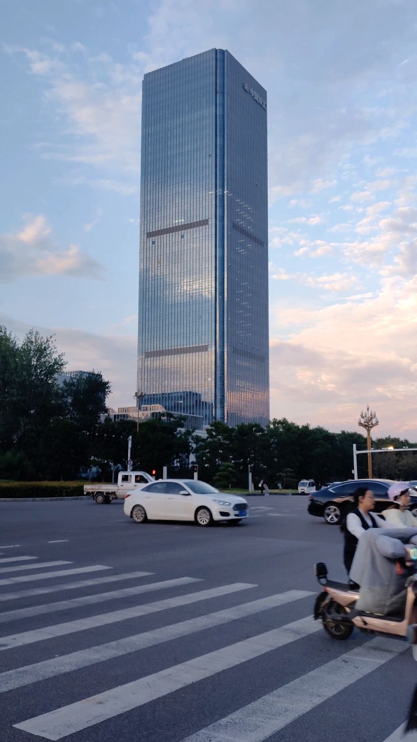 漯河傍晚双汇总部大厦