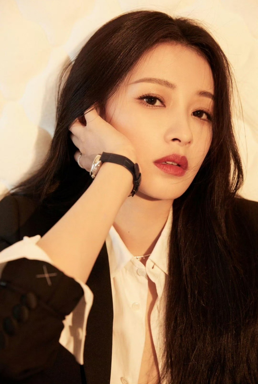 孙怡,黑色西服白衬衫,小性感!