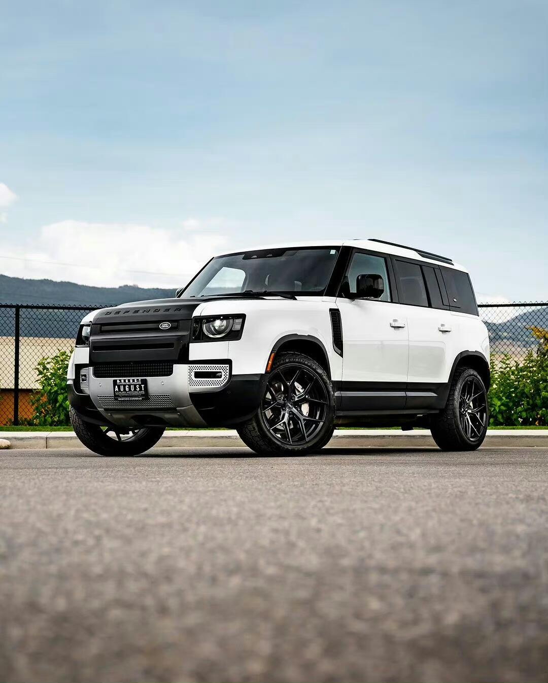 urban套件路虎卫士,外观真的威武霸气,熊猫配色真的帅气很少见,如果是