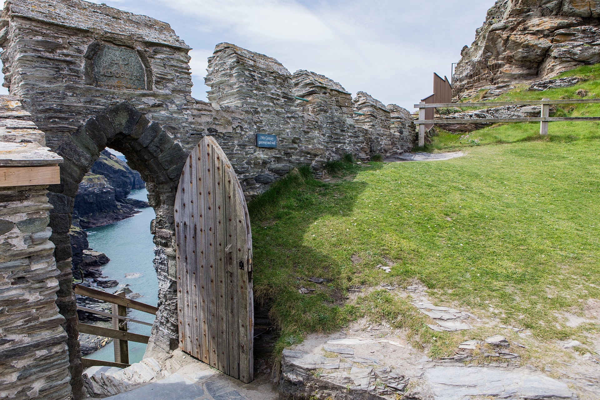 海外文旅# [温暖]关于#廷塔杰尔城堡# (tintagel castle)的6个有趣