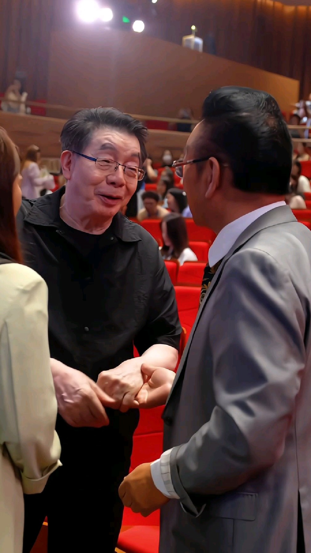 知名导演王崇秋,和歌唱家蒋大为一见如故