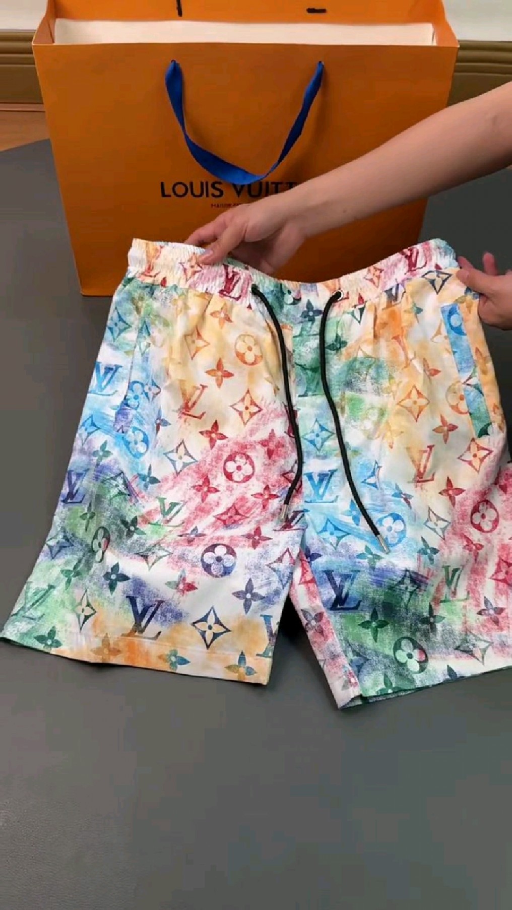 lv休闲沙滩裤 时尚印花设计