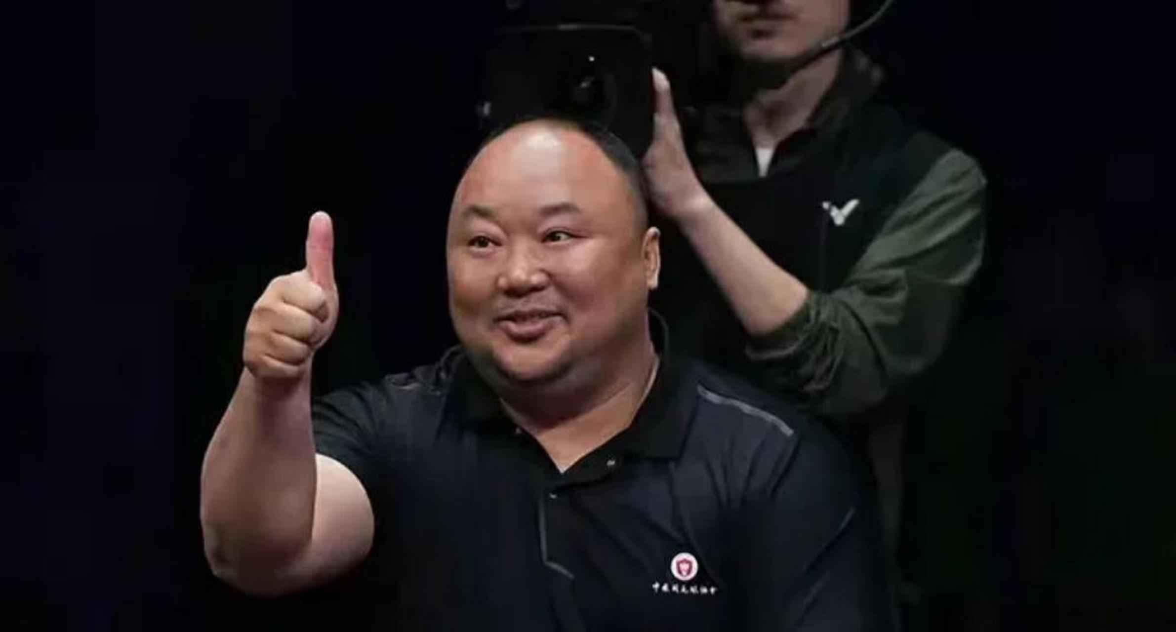 中国羽毛球2金3银收官,忍不住"6问"张军  1,请问张军,巴黎奥运会获得2