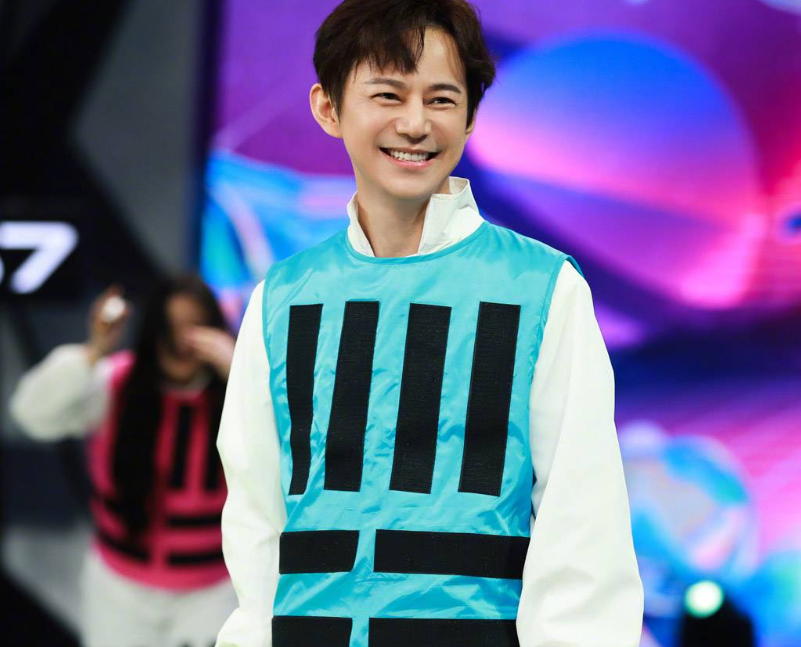 50岁何炅身价过5亿,生活低调多处豪宅,芒果台功臣仍醉心工作