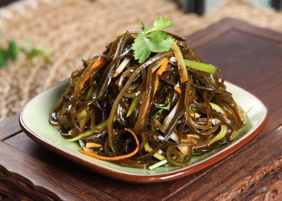 减脂必备!芹菜海带凉拌菜,低卡又饱腹
