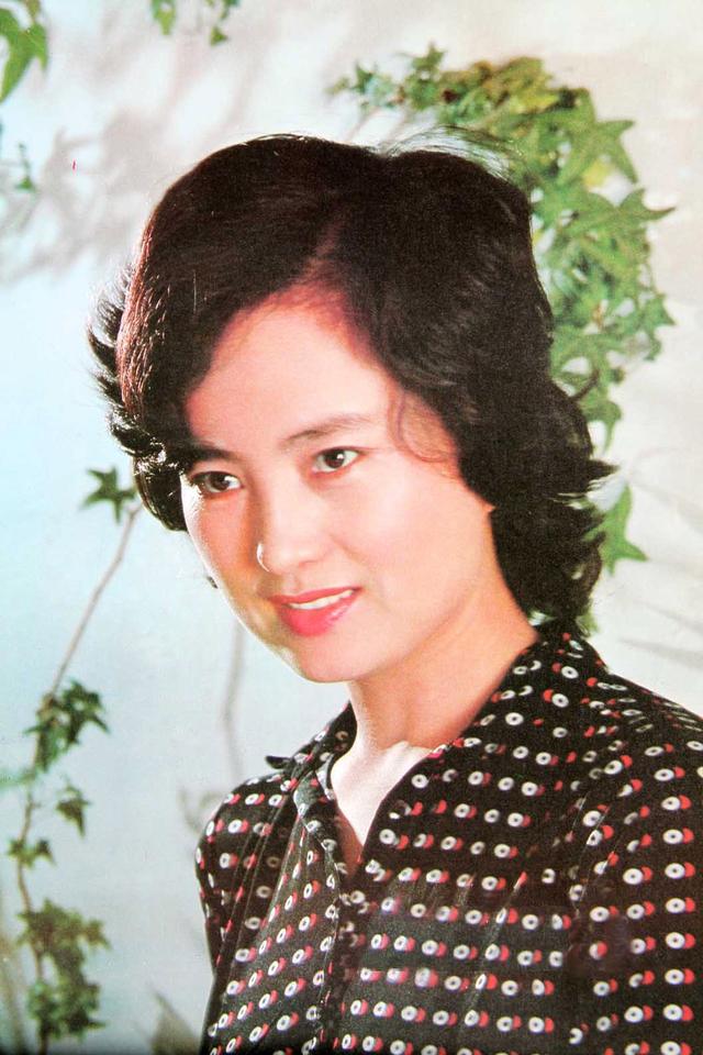 张金玲:35年婚姻波折后,富商丈夫相伴,书画事业成就斐然