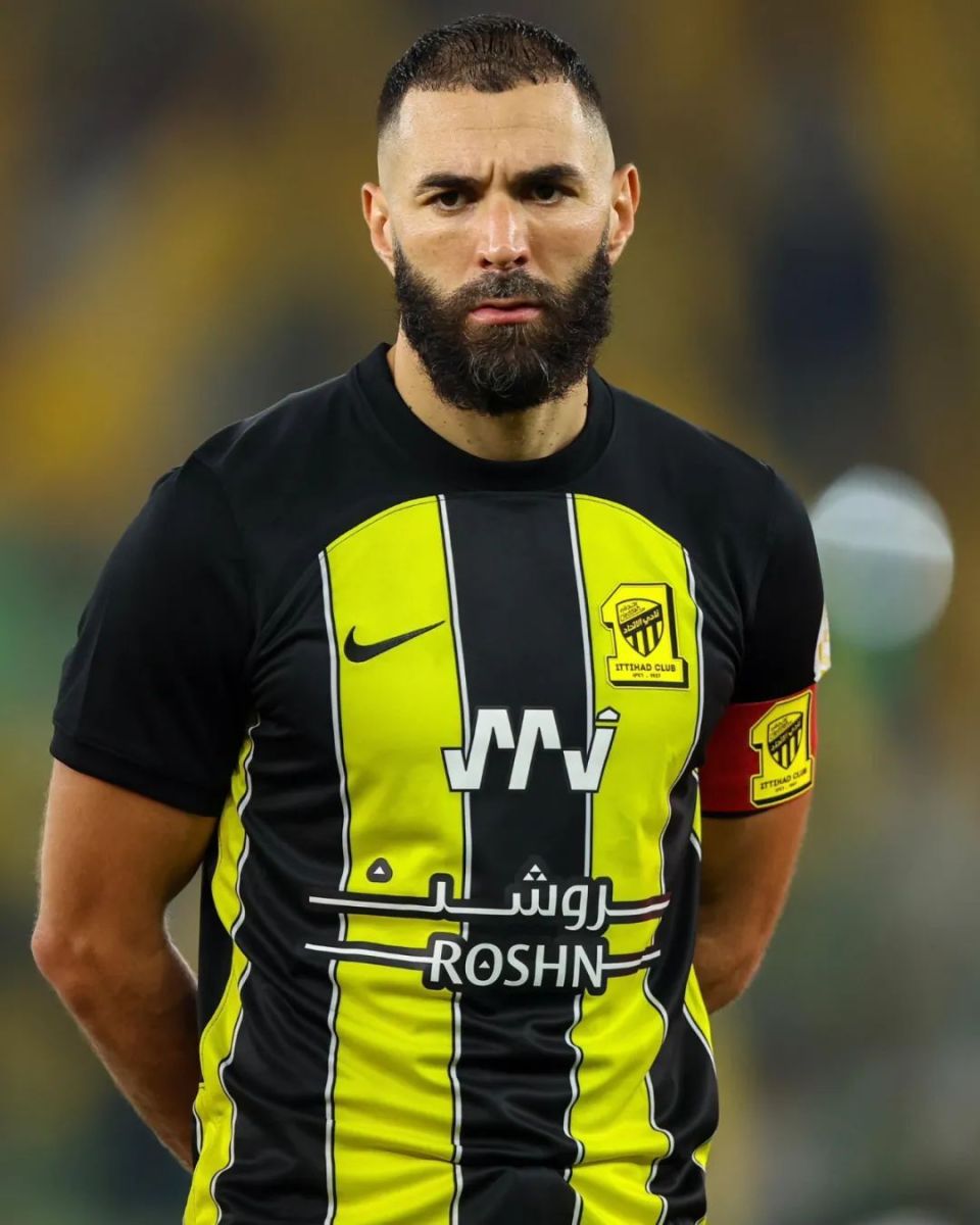 当今足坛最强十大前锋,姆巴佩毫无争议位列第一,2名老将入选