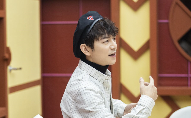 50岁何炅身价过5亿,生活低调多处豪宅,芒果台功臣仍醉心工作