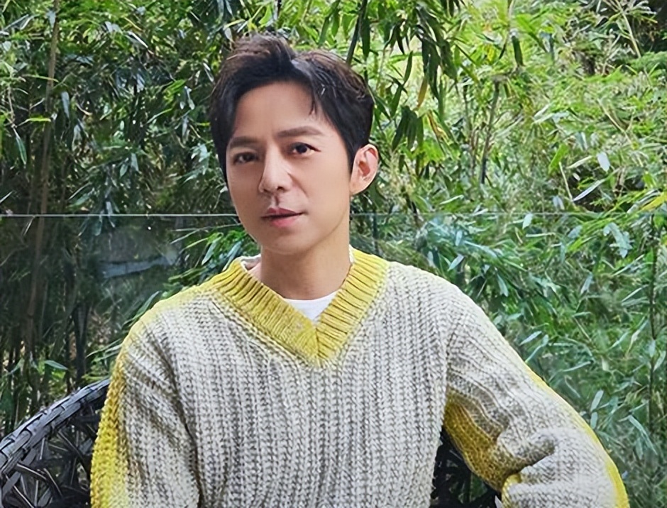 50岁何炅身价过5亿,生活低调多处豪宅,芒果台功臣仍醉心工作