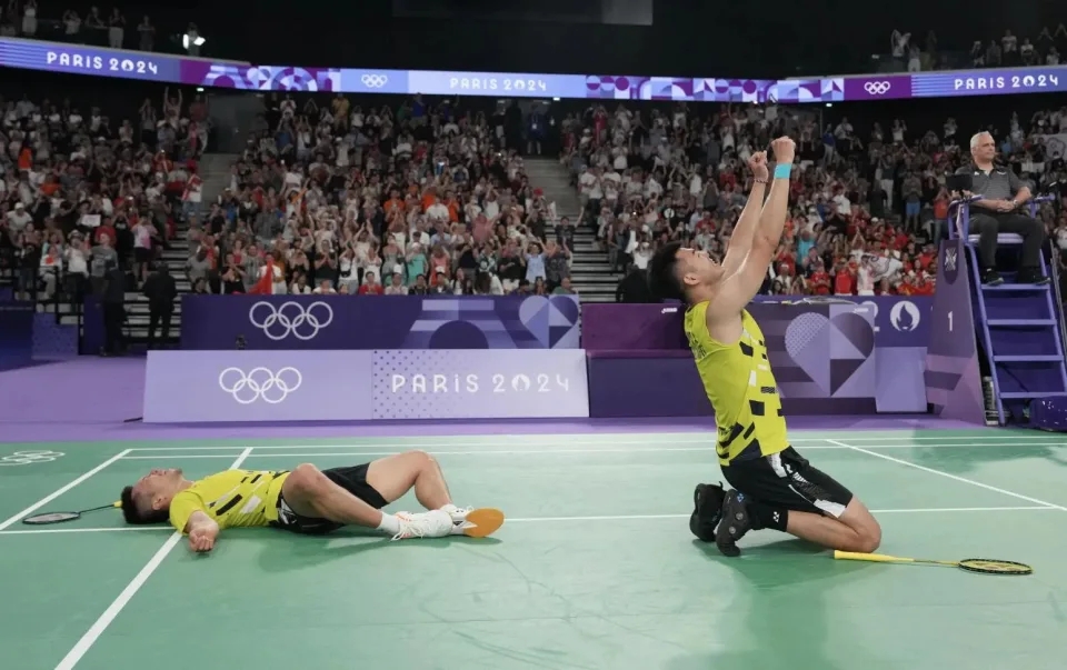 中国台北选手李洋,王齐麟在巴黎奥运拿下男子羽球双打金牌,王齐麟的