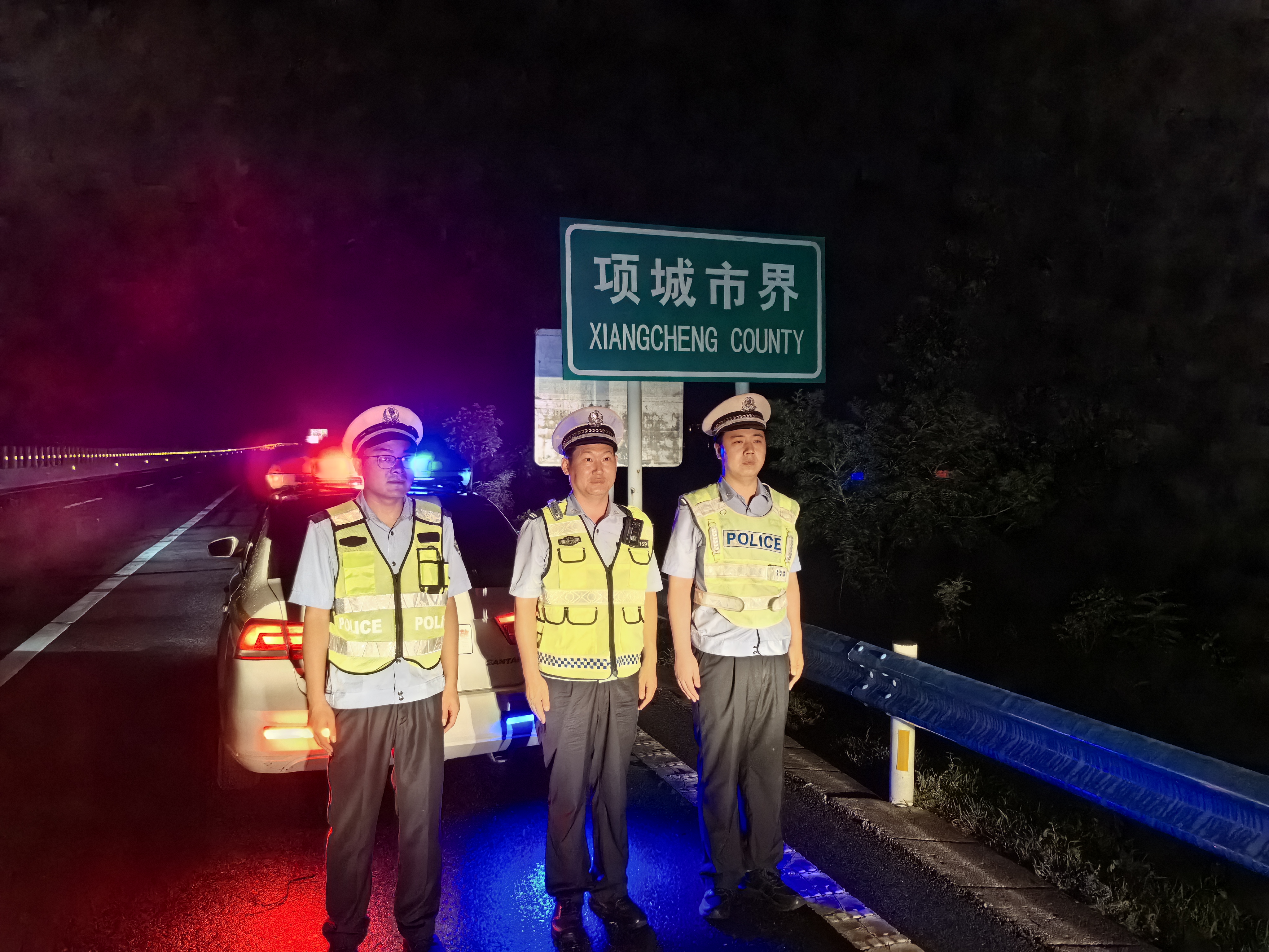 广东重病患儿转运北京就医 周口高速交警爱力接力142公里护送