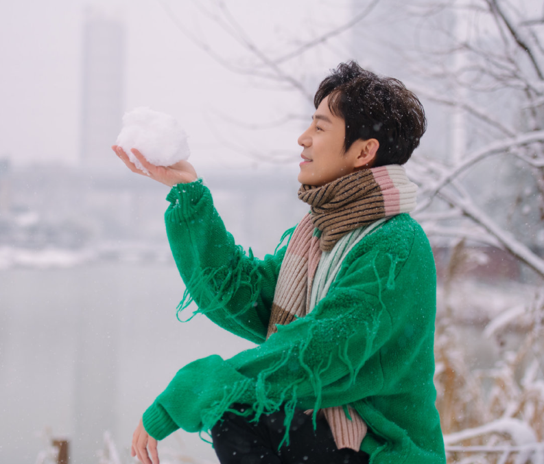 50岁何炅身价过5亿,生活低调多处豪宅,芒果台功臣仍醉心工作