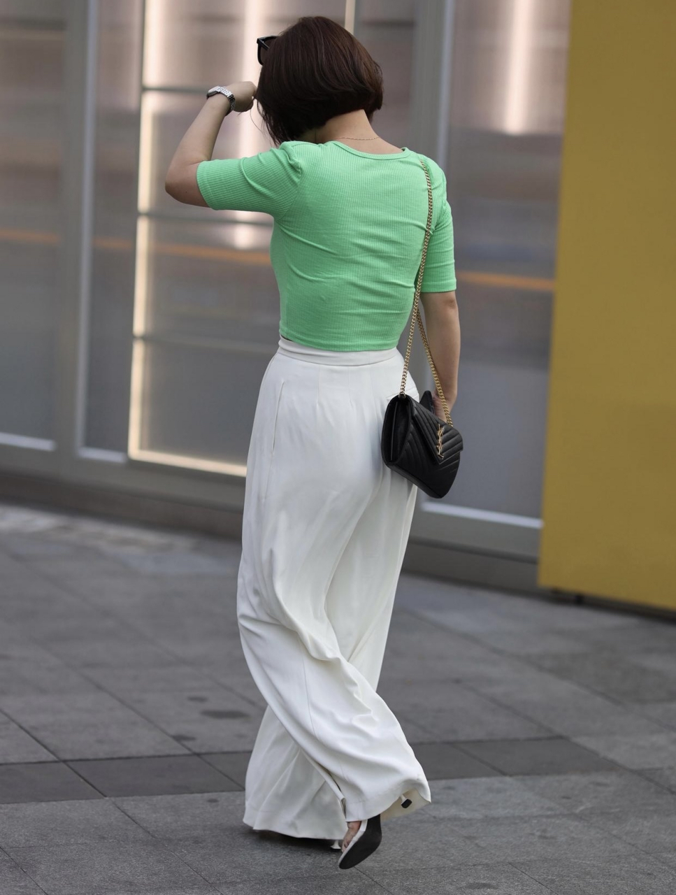 这身衣服看着就凉快!清爽型的!