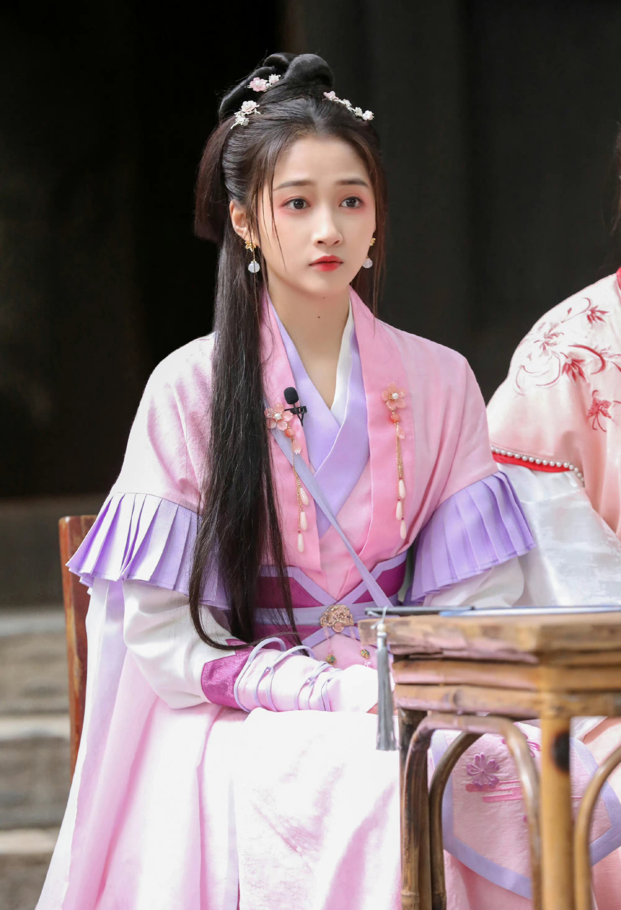 关晓彤的国风穿搭