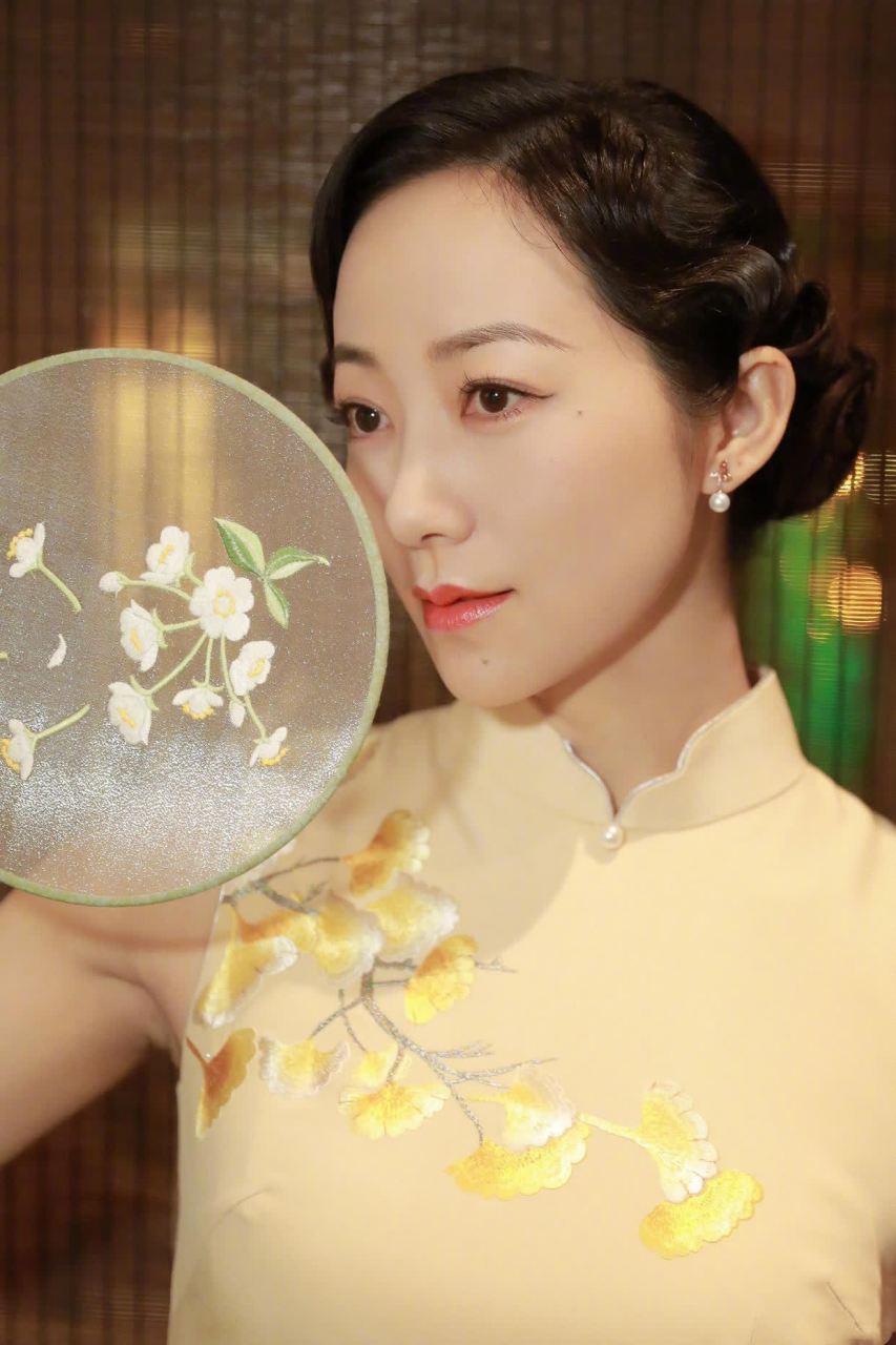 韩雪旗袍大赏,优雅静谧,氛围感满满,如画中的美人.