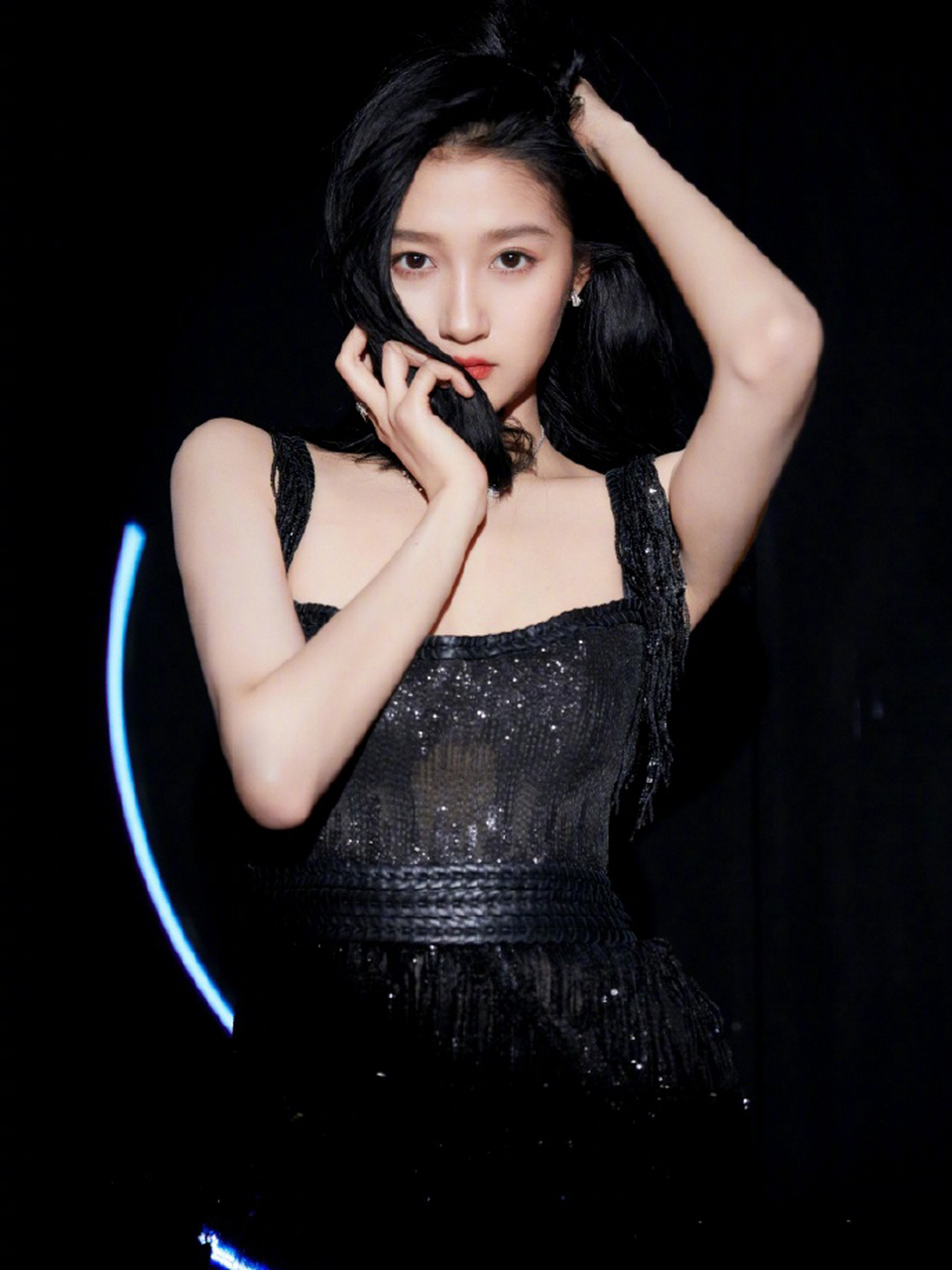 关晓彤才23岁身材就这么完美