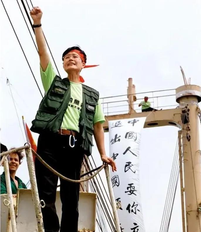 他是保卫钓鱼岛牺牲第一人!手无寸铁硬刚日本军舰,直至生命最后一刻 !