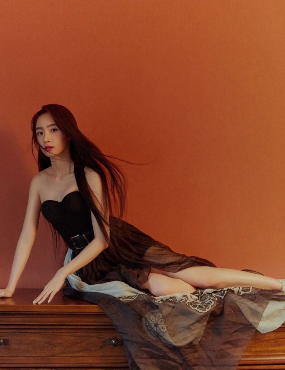 胡冰卿拍写真穿搭"真有品味"