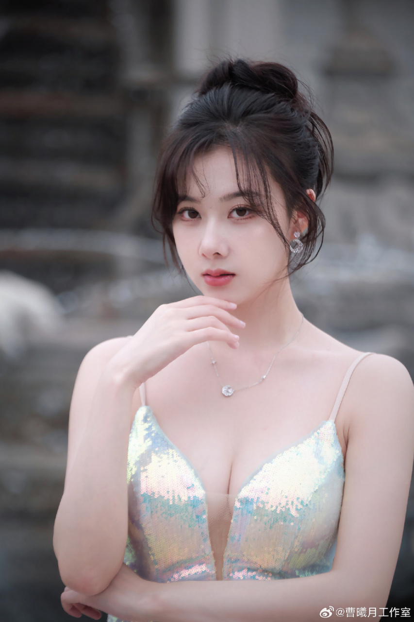 曹曦月出席2023年第九届文荣奖颁奖典礼