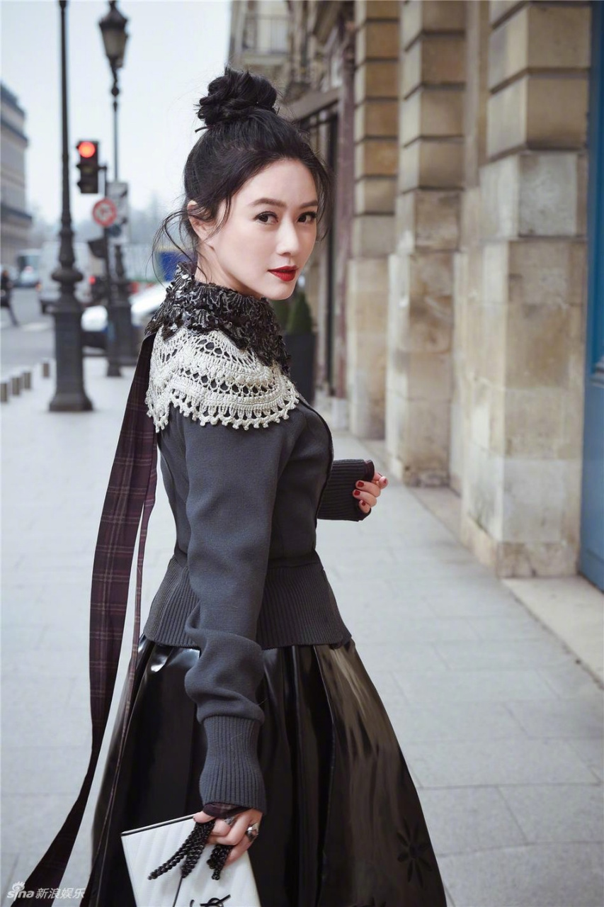 田海蓉异国街拍曝光