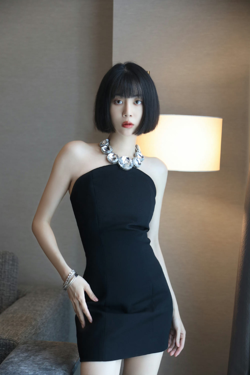 李溪芮一手好牌打得稀烂,颜值身材条件都好