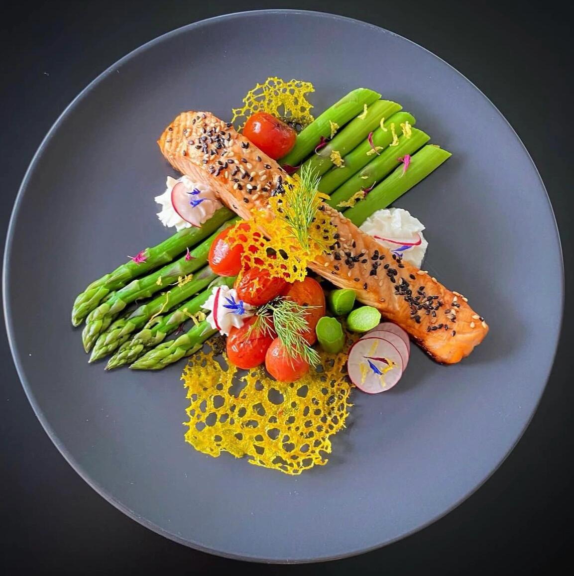 今日是芦笋摆盘主题!